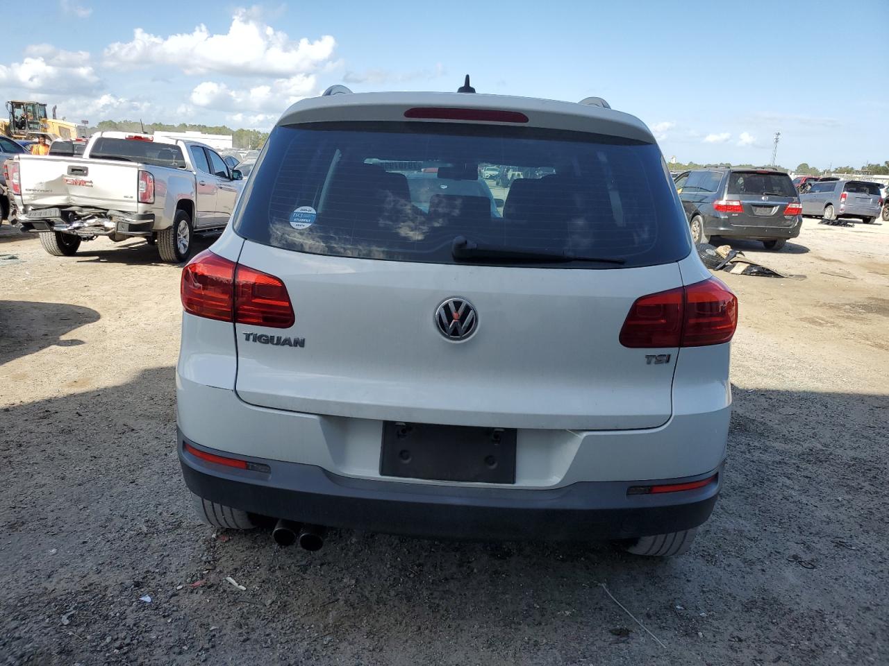 2017 Volkswagen Tiguan - Image 6