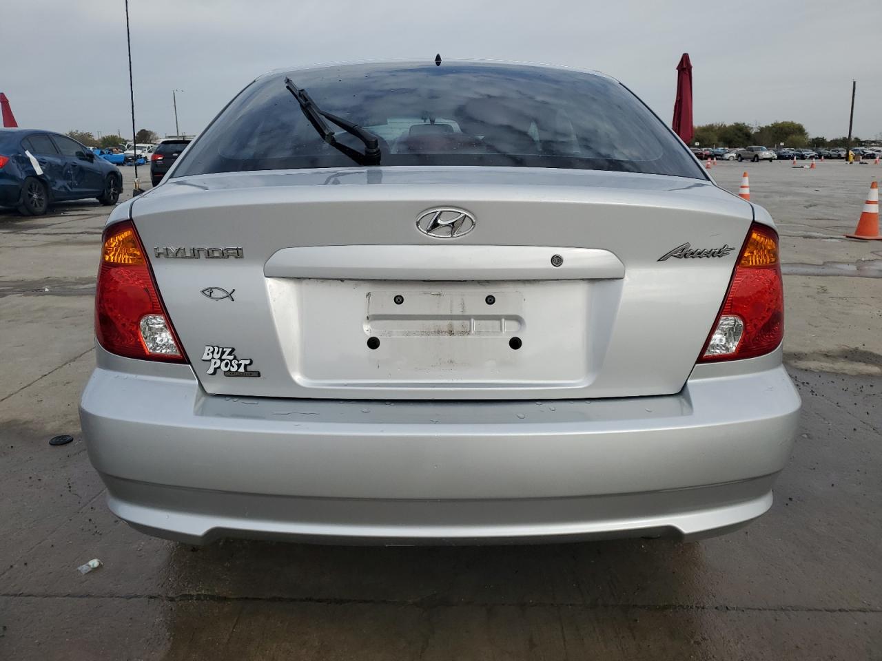 2005 Hyundai Accent - Image 6
