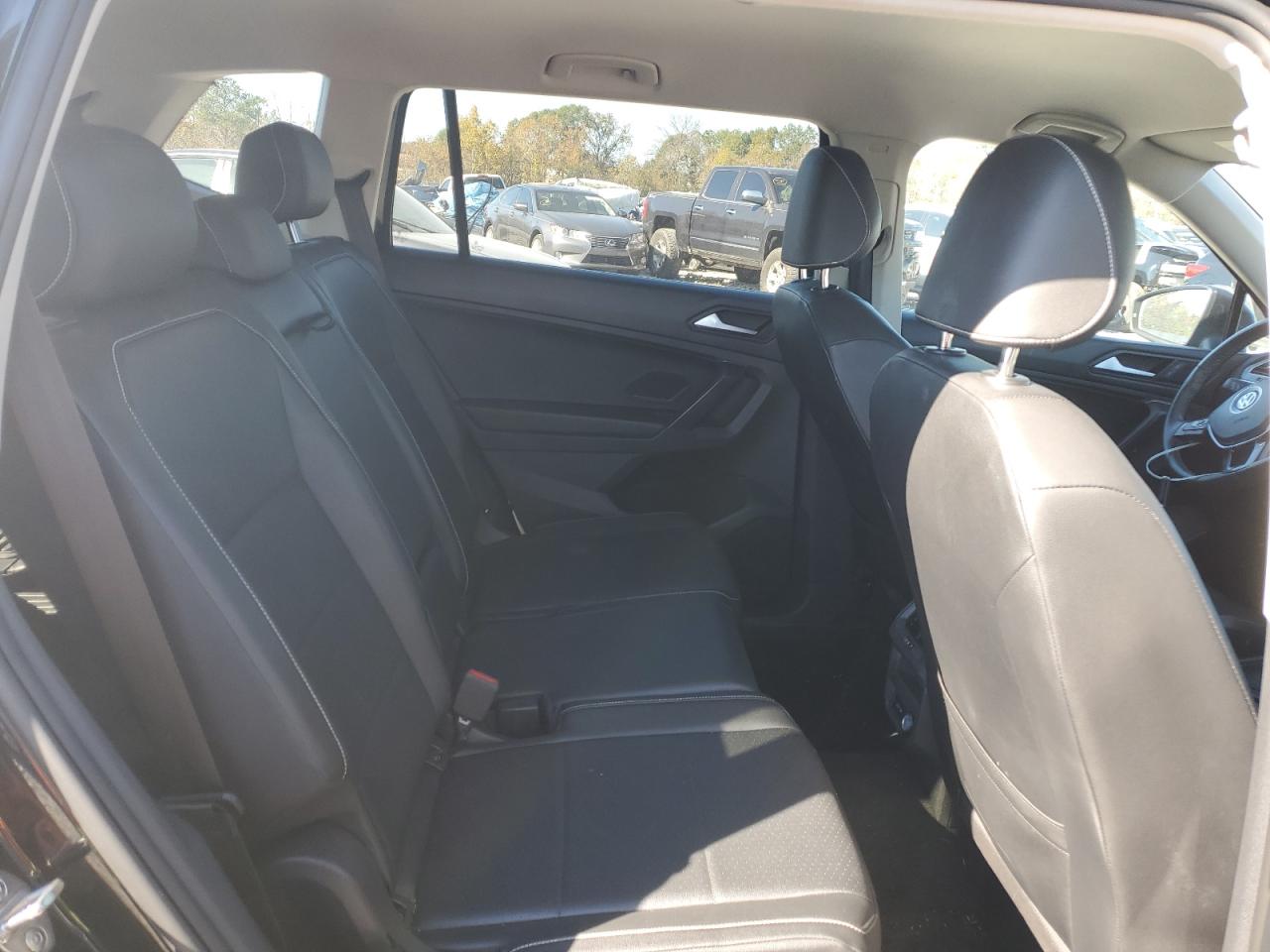 2021 Volkswagen Tiguan - Image 11