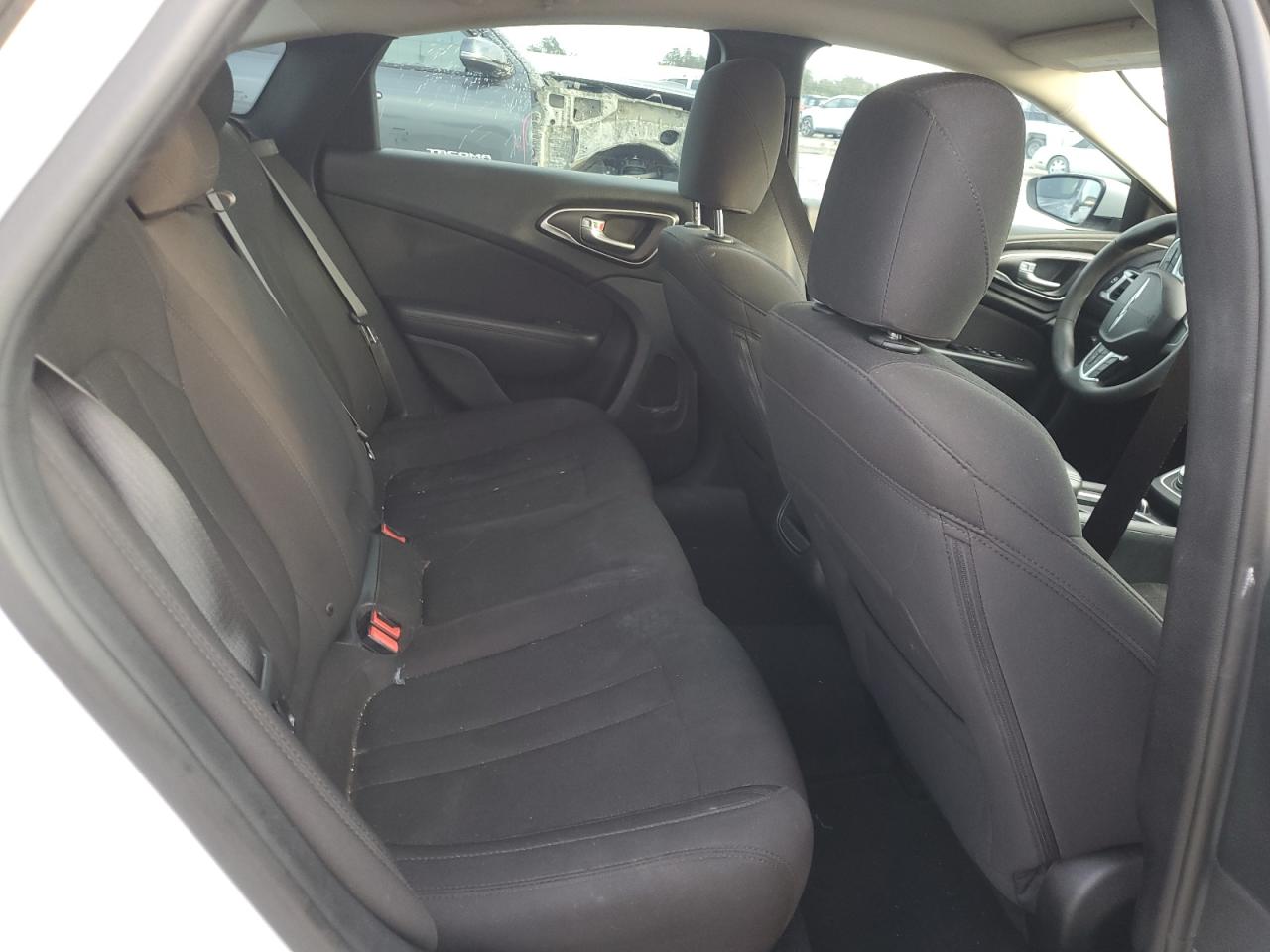 2015 Chrysler 200 - Image 10