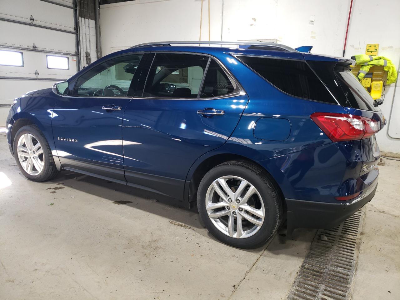2020 Chevrolet Equinox - Image 2