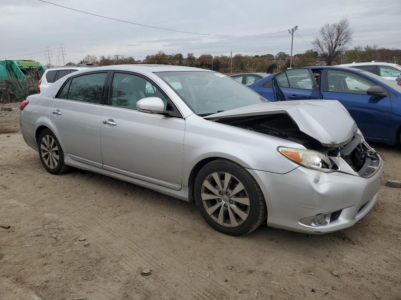 2011 Toyota Avalon - Image 4