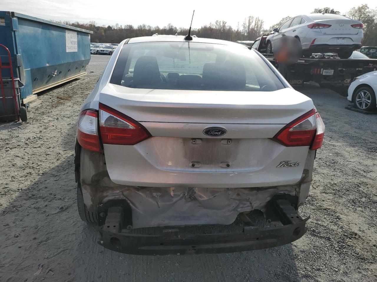 2015 Ford Fiesta - Image 6