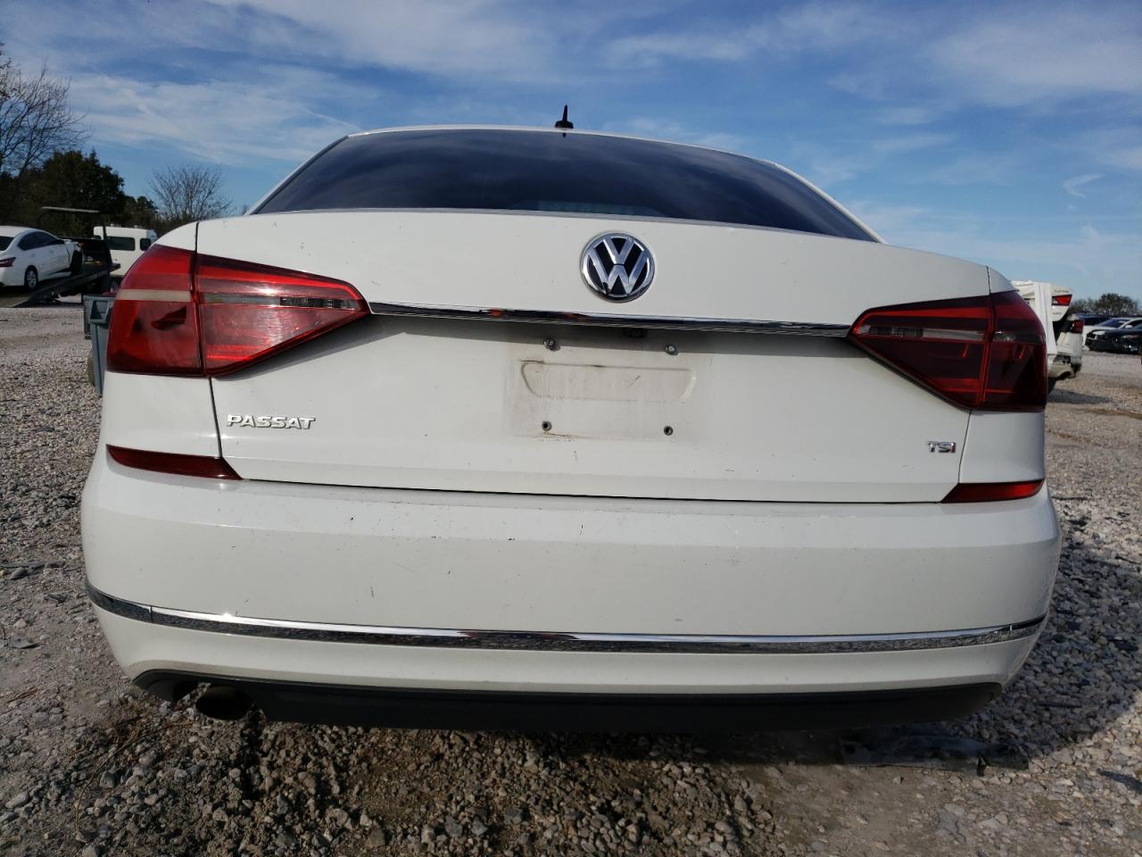 2017 Volkswagen Passat - Image 6