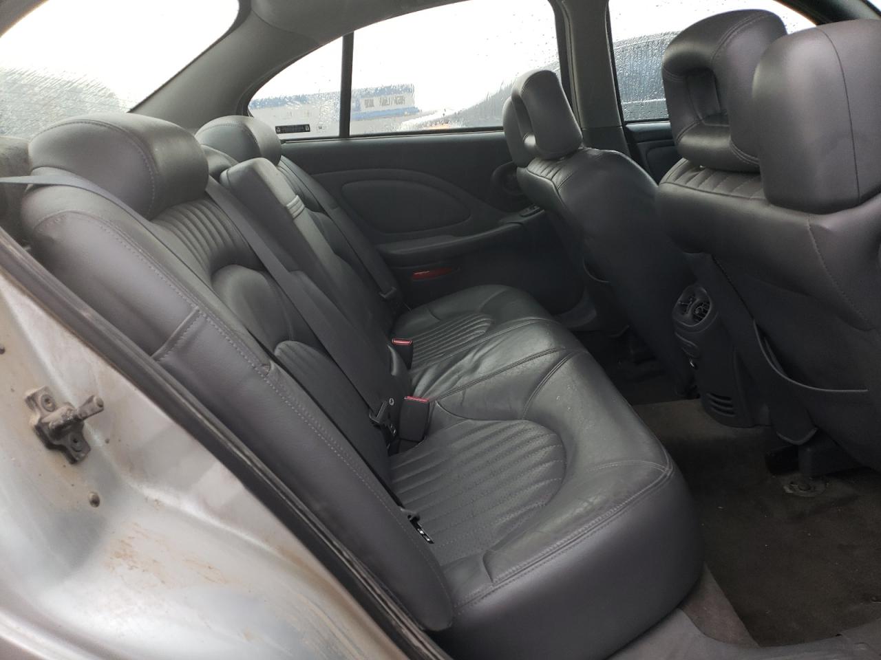2002 Pontiac Bonneville - Image 10