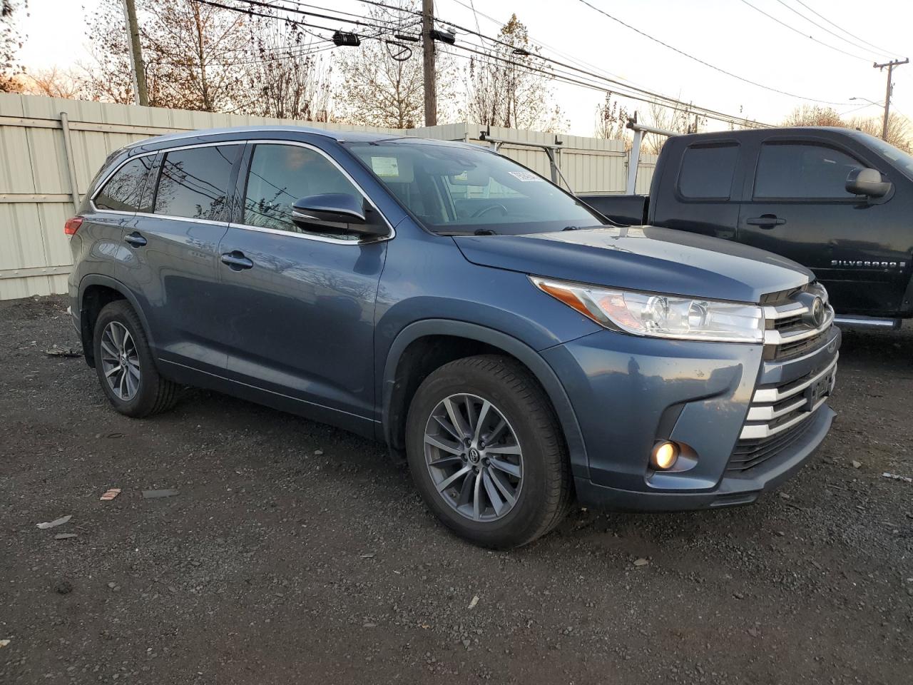 VIN 5TDJZRFHXHS423804 2017 TOYOTA HIGHLANDER no.4