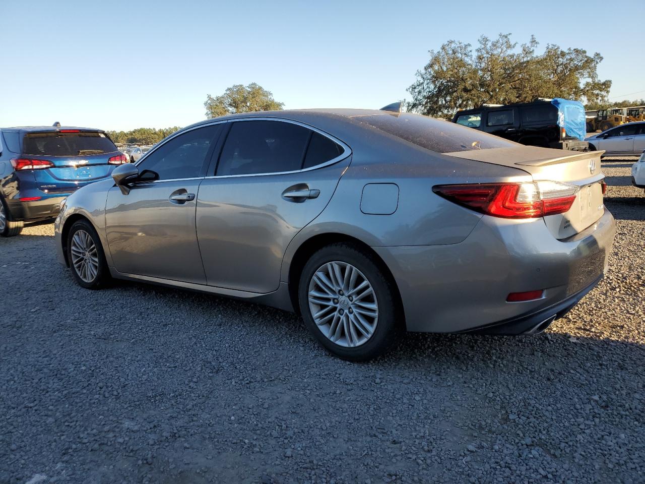 2017 Lexus ES - Image 2