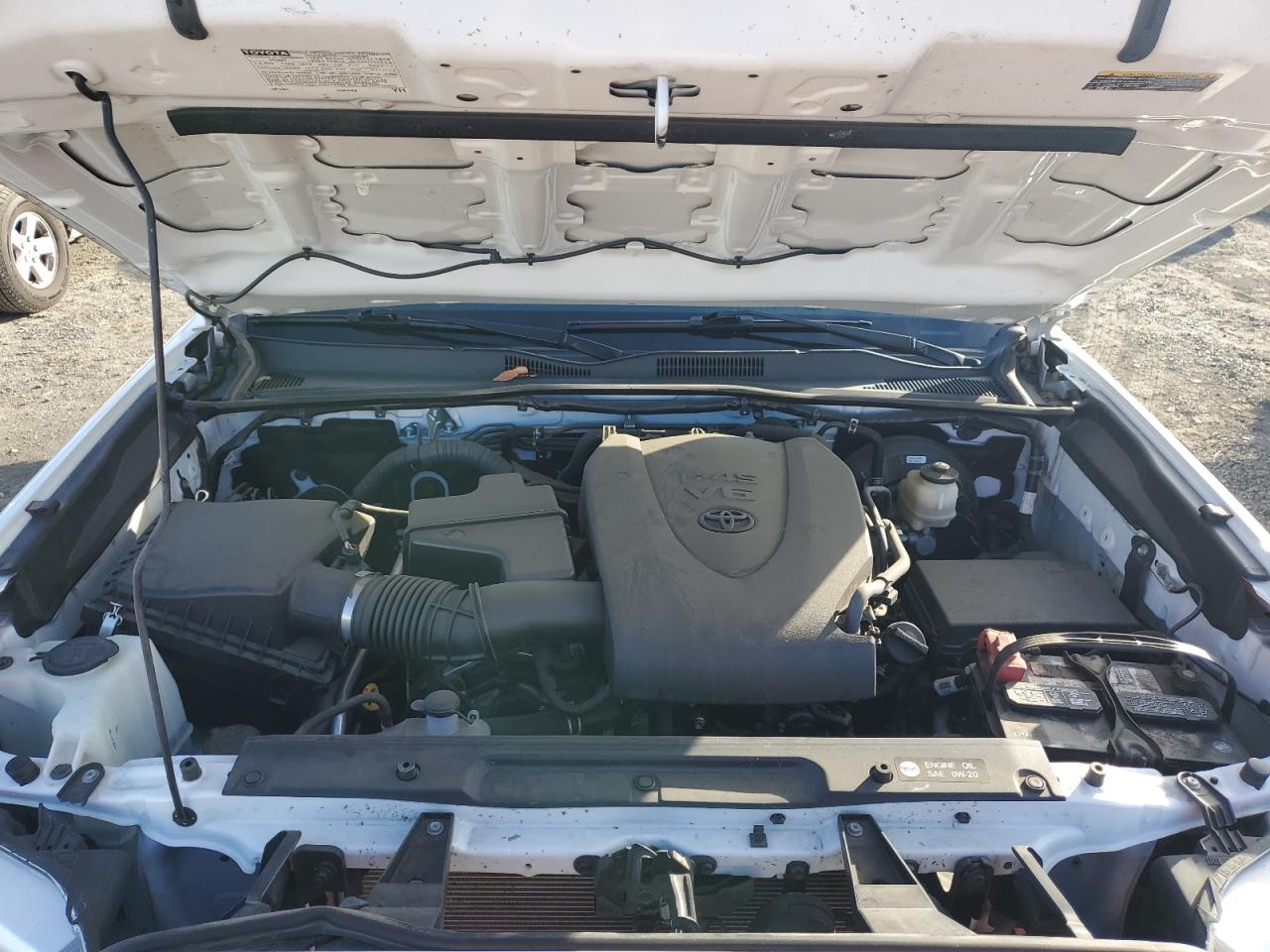 2016 Toyota Tacoma - Image 11