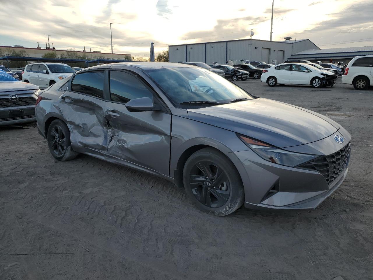 2022 Hyundai Elantra - Image 4