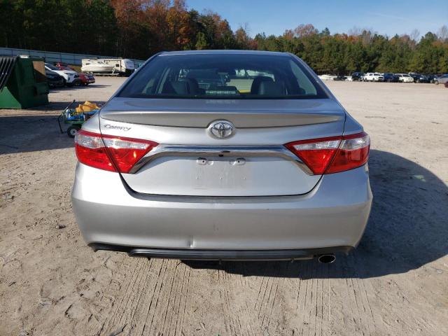  TOYOTA CAMRY 2017 Srebrny