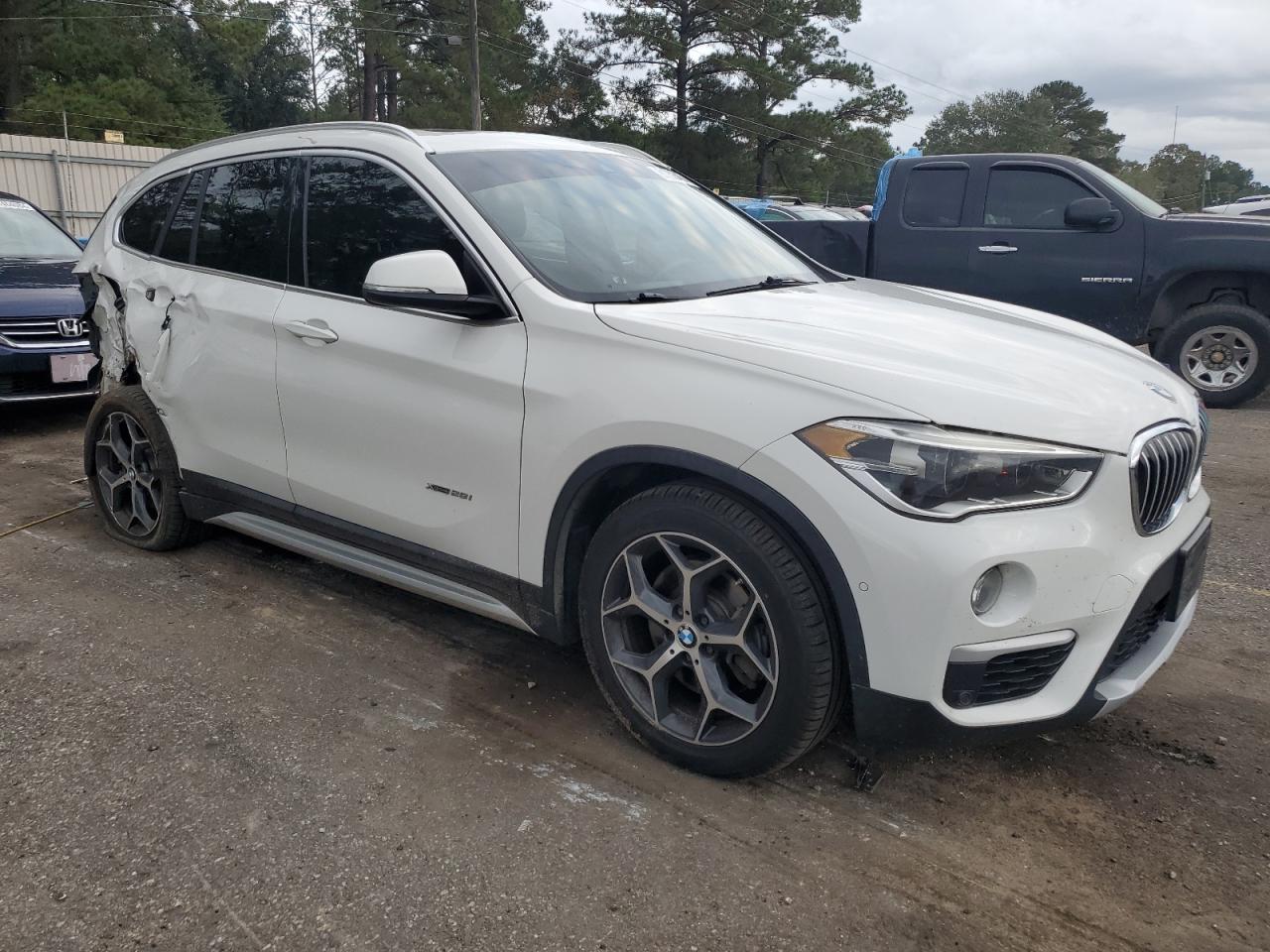 VIN WBXHT3C31GP880566 2016 BMW X1 no.4