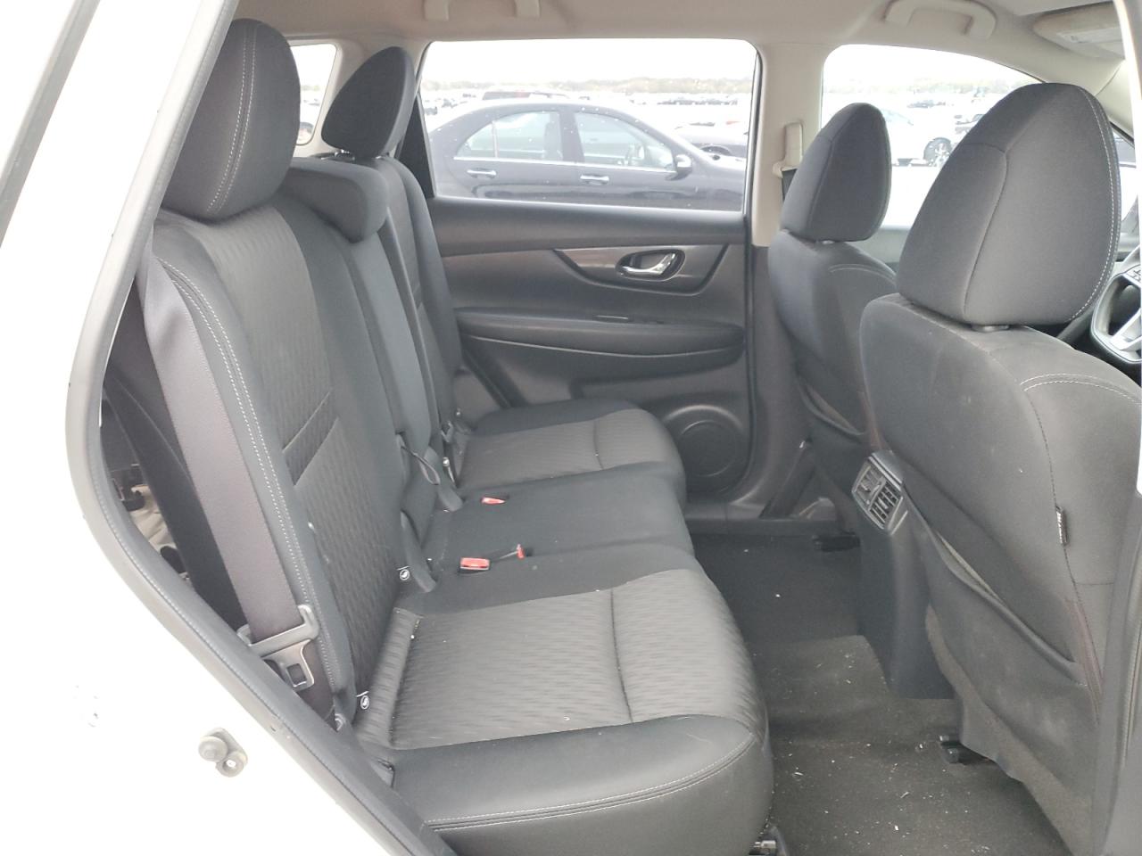 2017 Nissan Rogue - Image 11