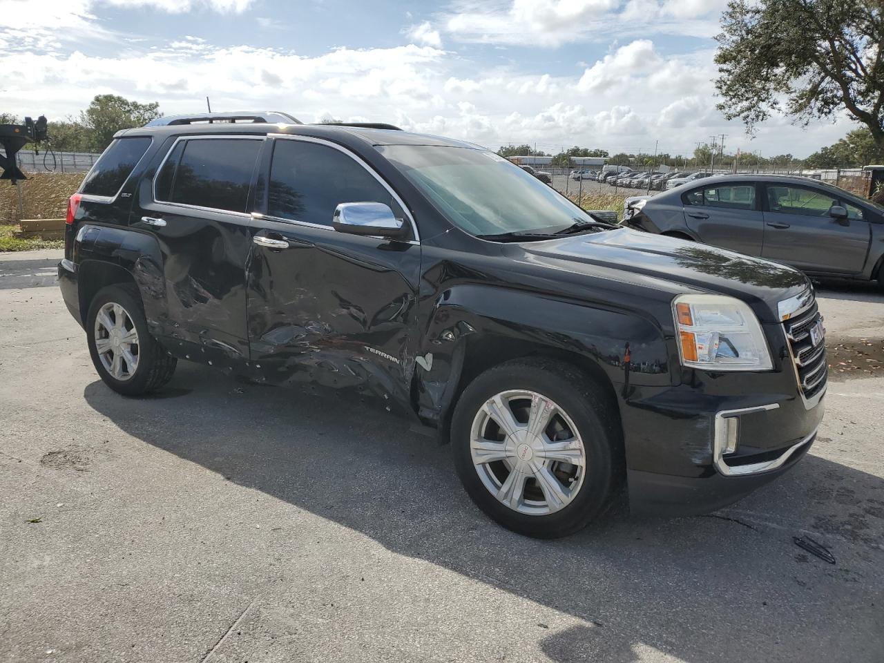 2016 GMC Terrain - Image 4
