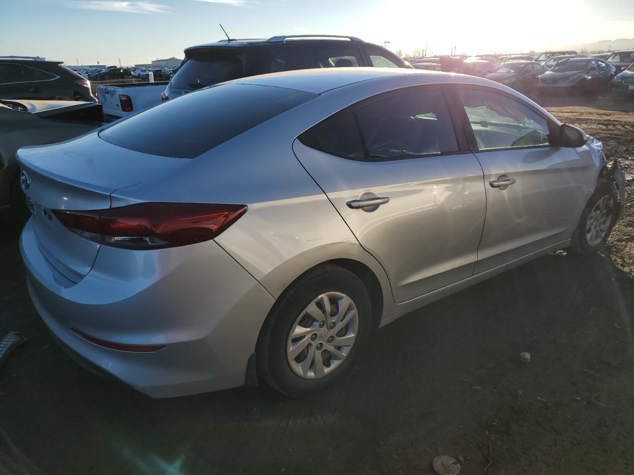 VIN 5NPD74LF5JH317765 2018 HYUNDAI ELANTRA no.3