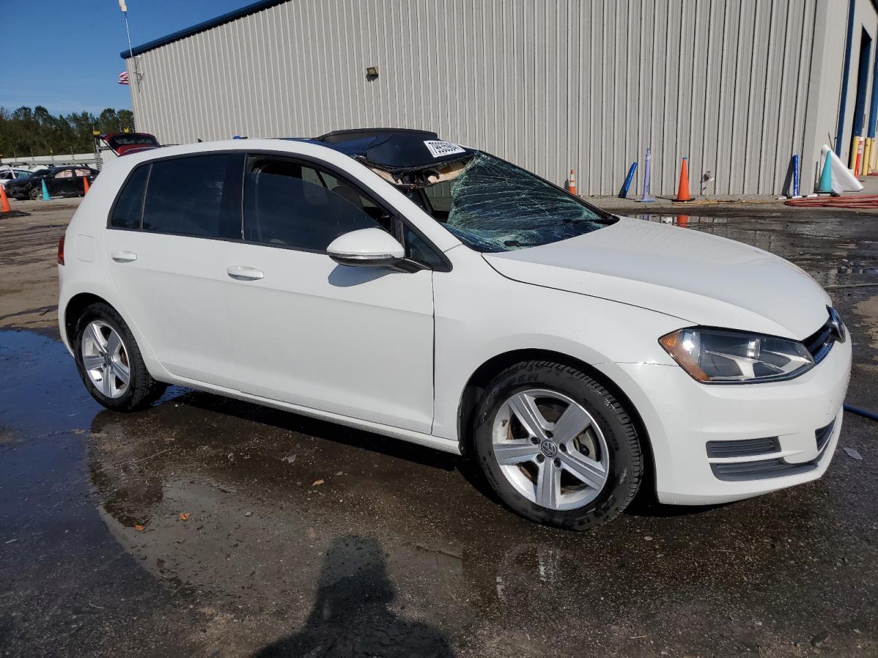 2017 Volkswagen Golf - Image 4