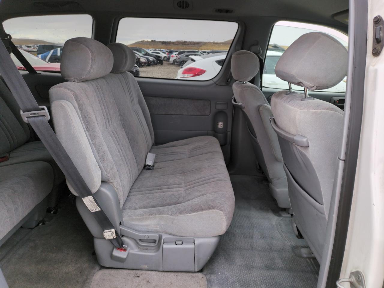 1998 Toyota Sienna - Image 10