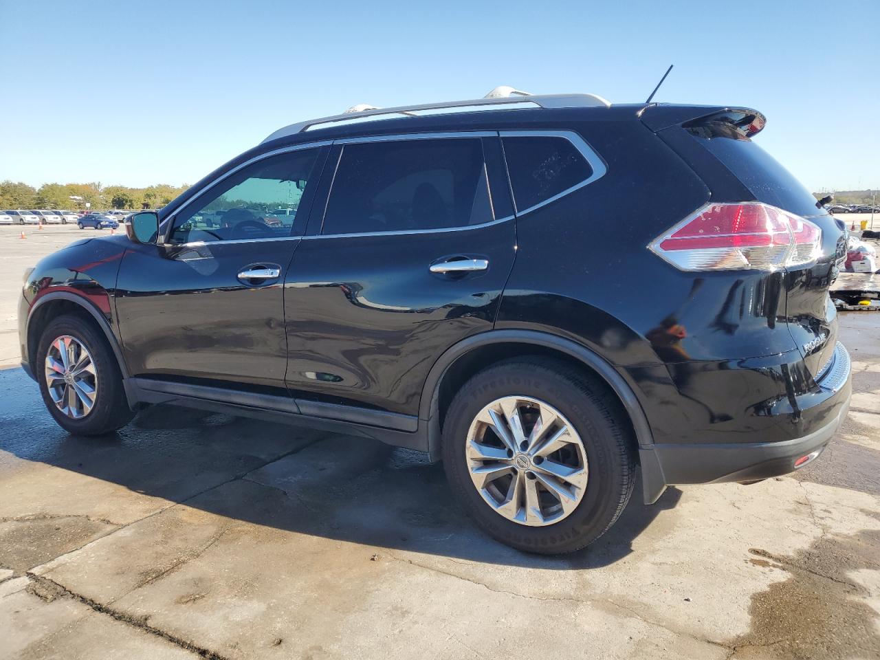 2015 Nissan Rogue - Image 2