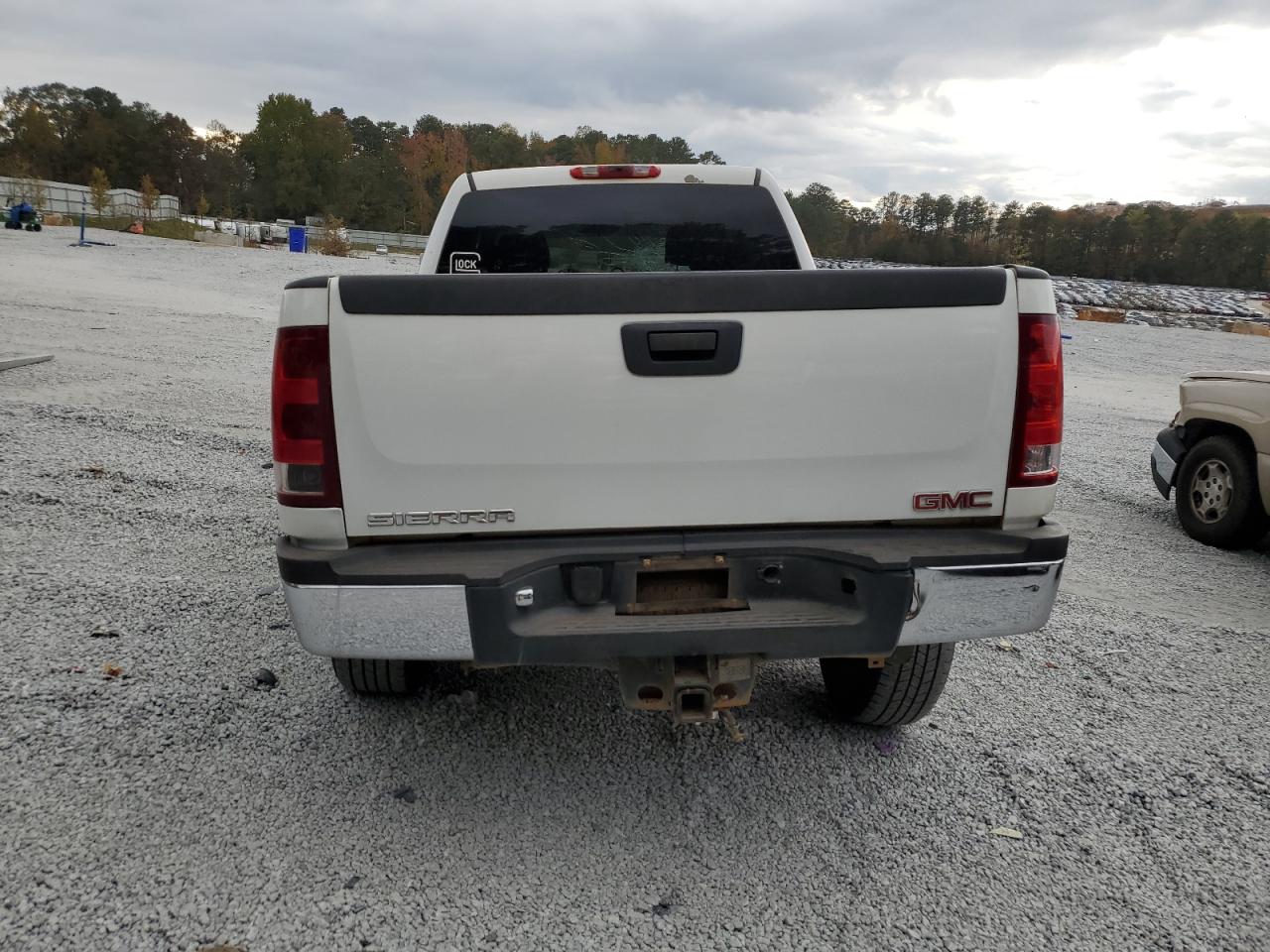 2011 GMC Sierra - Image 6