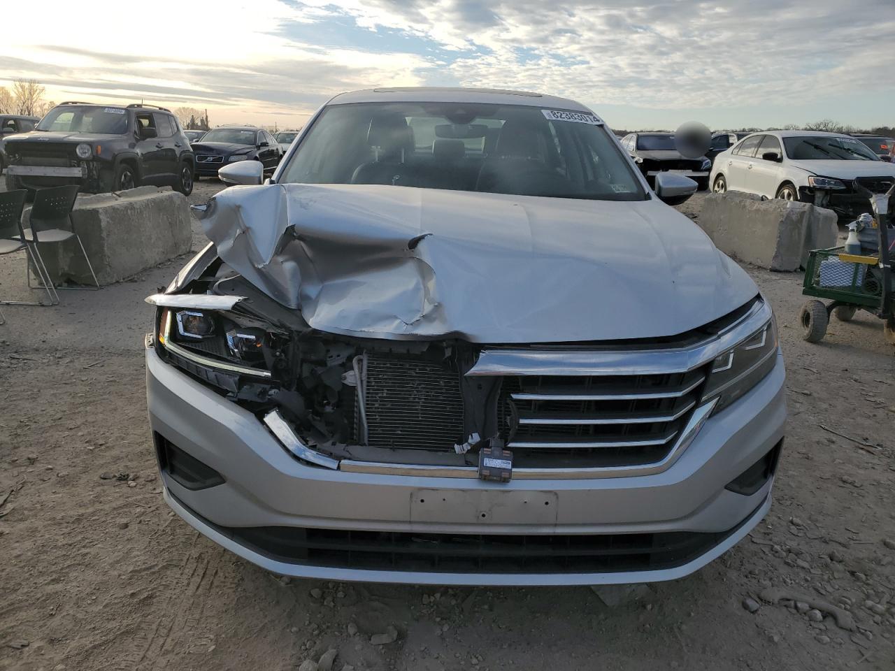 2020 Volkswagen Passat - Image 5