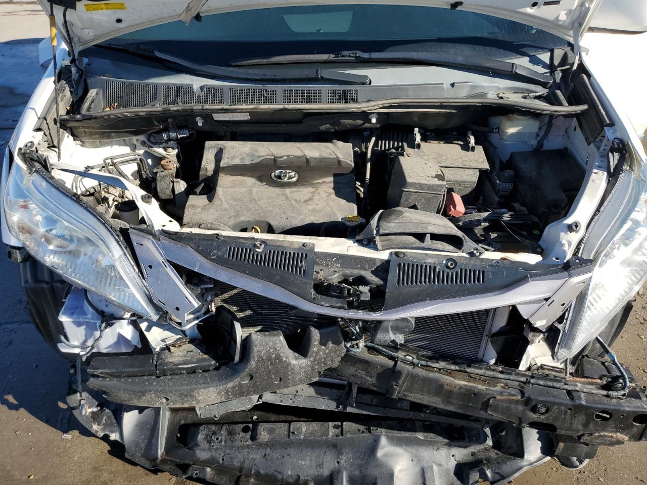 2015 Toyota Sienna - Image 12