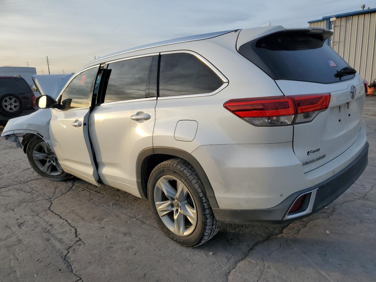 VIN 5TDYZRFH5JS237155 2018 TOYOTA HIGHLANDER no.2