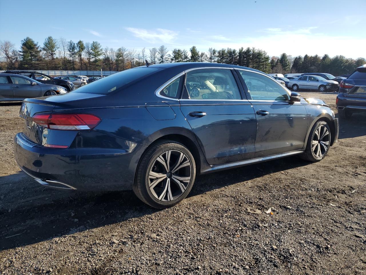 2021 Volkswagen Passat - Image 3