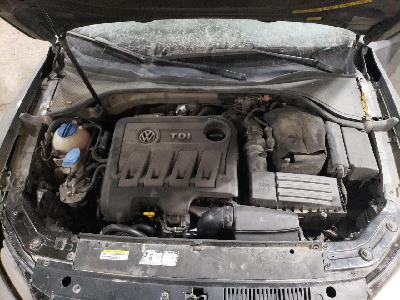 2014 Volkswagen Passat - Image 11