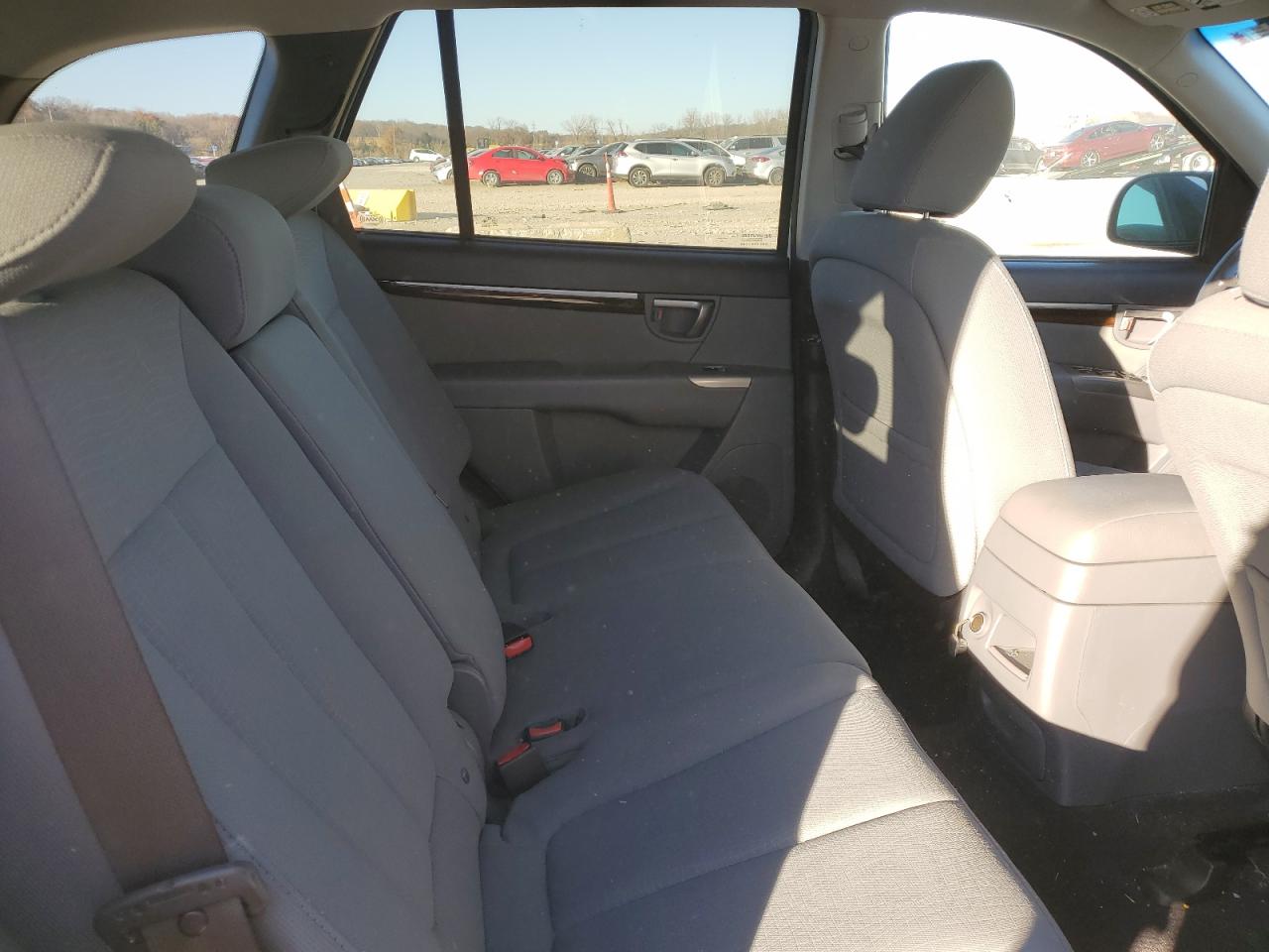 2012 Hyundai Santa Fe - Image 11