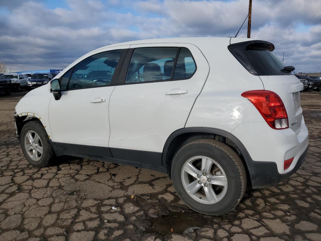 VIN KL7CJNSB4JB604711 2018 CHEVROLET TRAX no.2