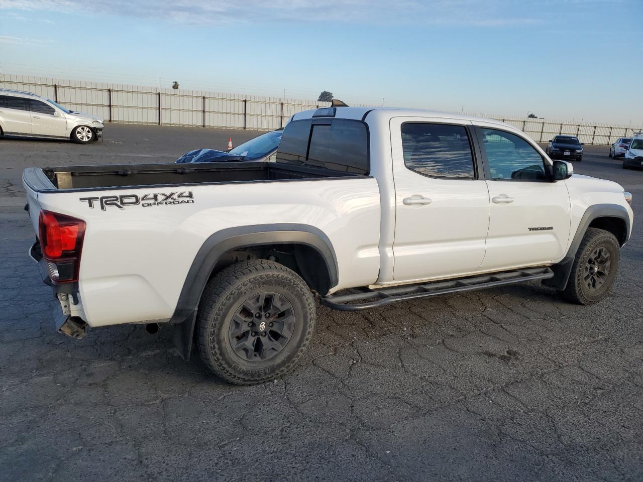 VIN 3TMDZ5BN8JM036420 2018 TOYOTA TACOMA no.3