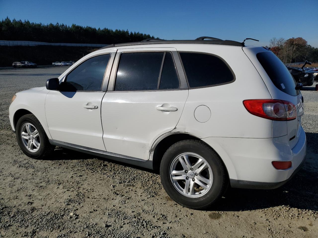 2010 Hyundai Santa Fe - Image 2