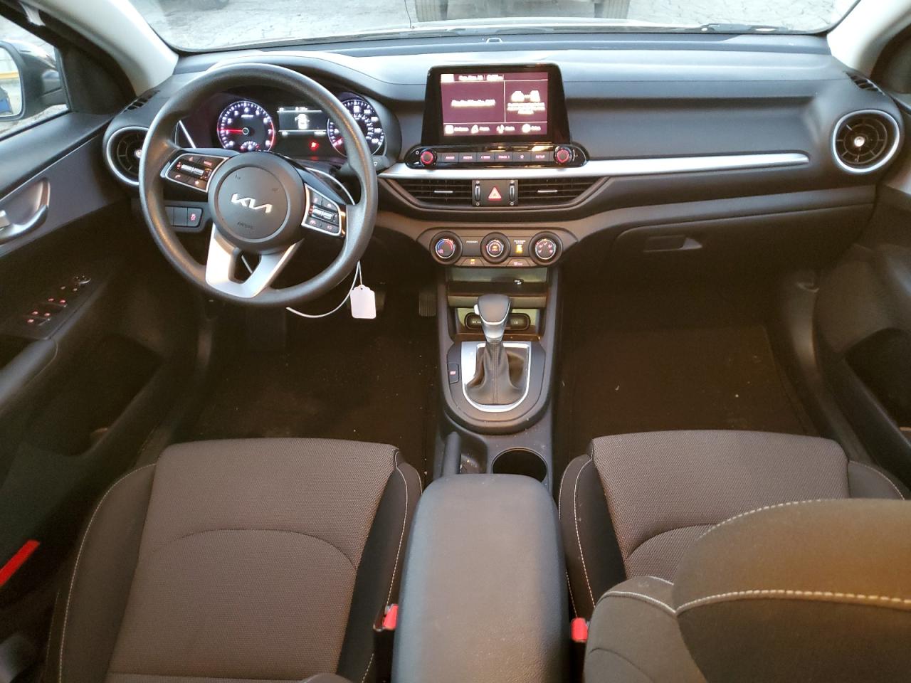2024 Kia Forte - Image 8