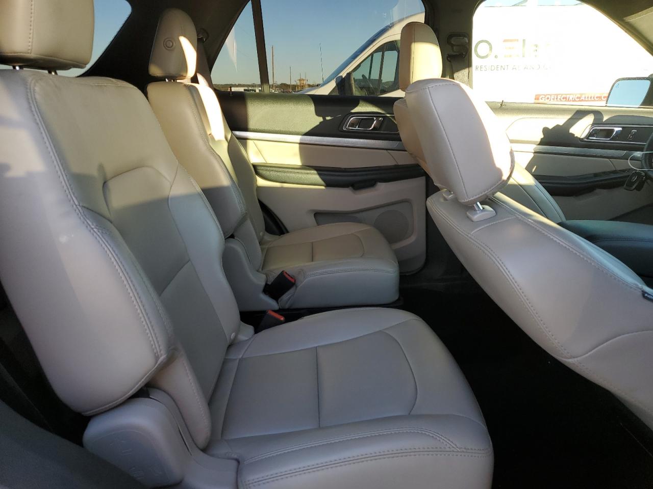 2019 Ford Explorer - Image 11