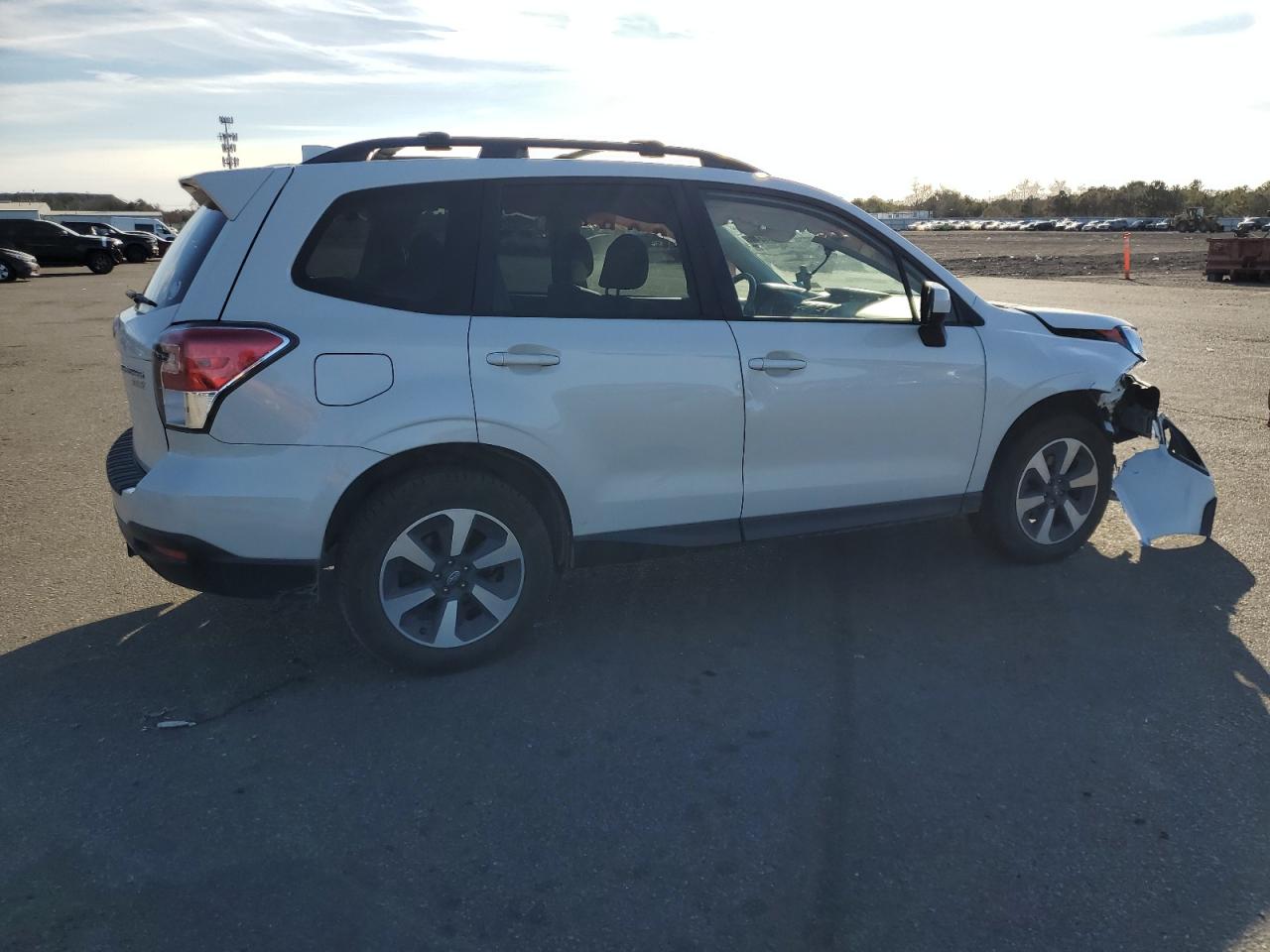 2017 Subaru Forester 2.5I Premium VIN: JF2SJAEC4HH593732 Lot: 81602844