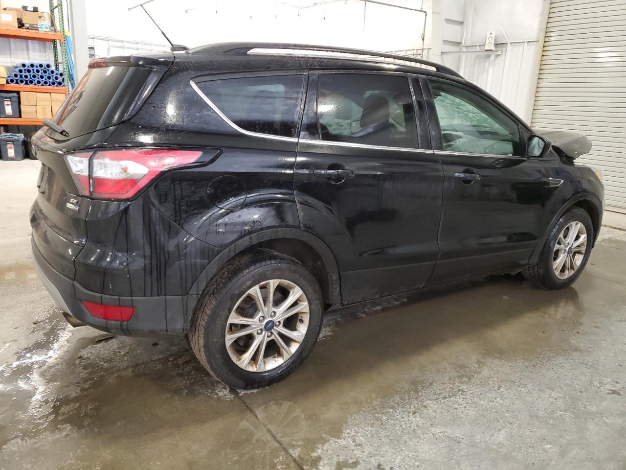 VIN 1FMCU9GD4JUC40463 2018 FORD ESCAPE no.3