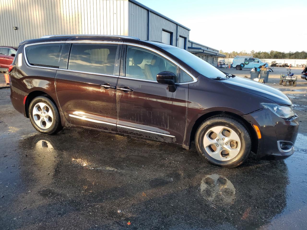 2017 Chrysler Pacifica - Image 4