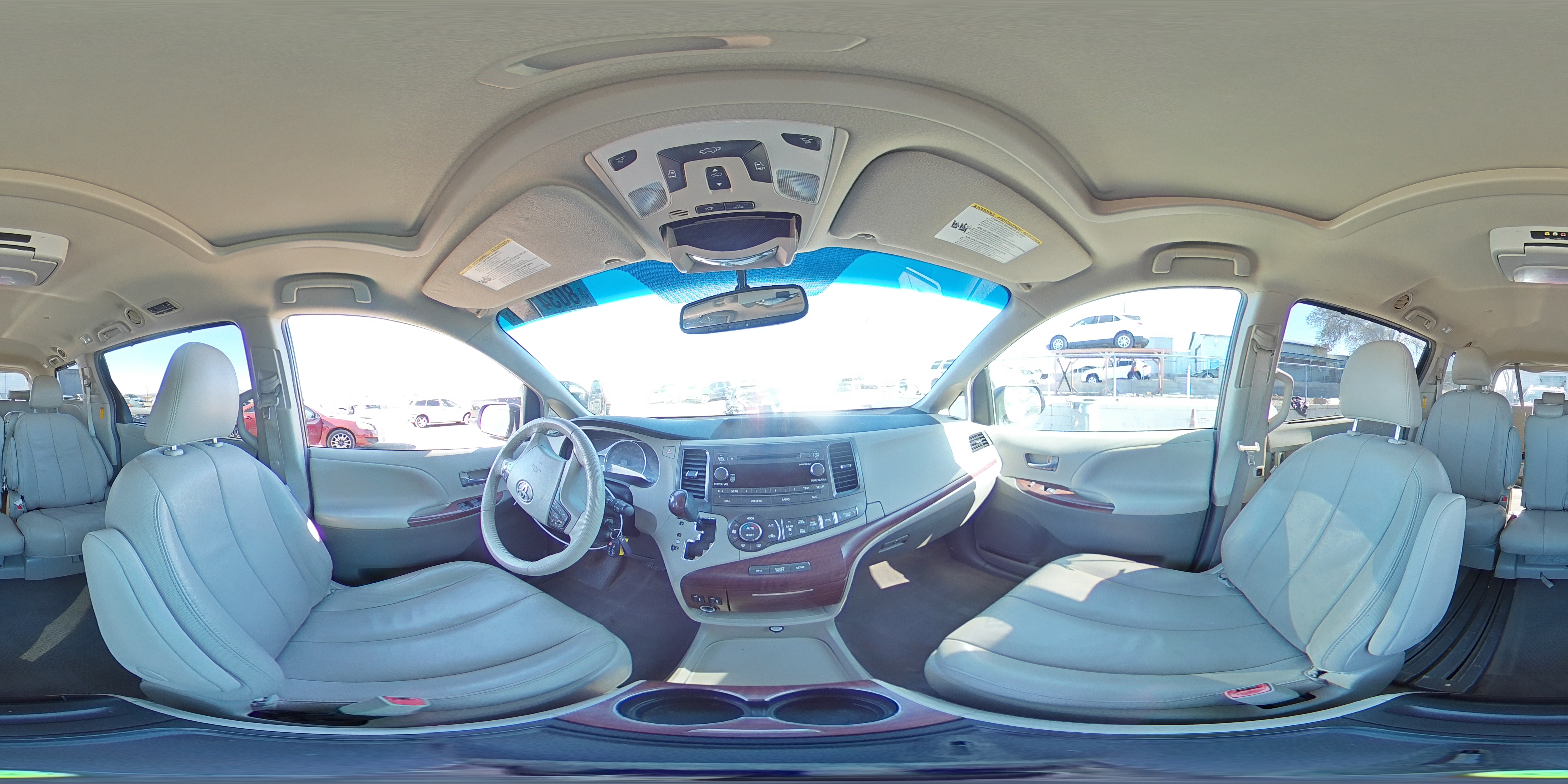 2014 Toyota Sienna - Image 15
