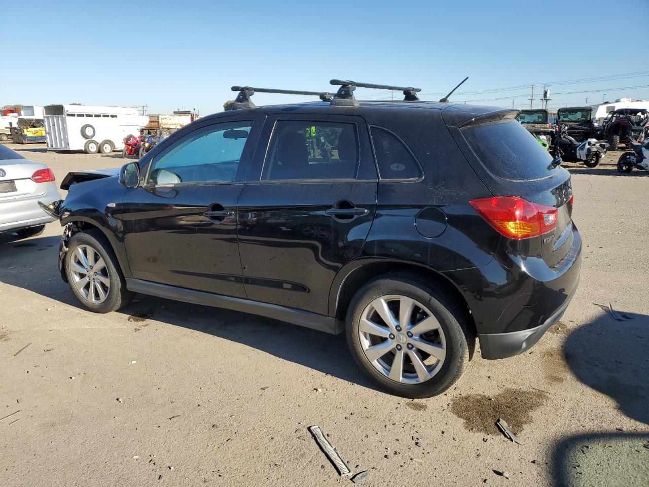 2015 Mitsubishi Outlander - Image 2
