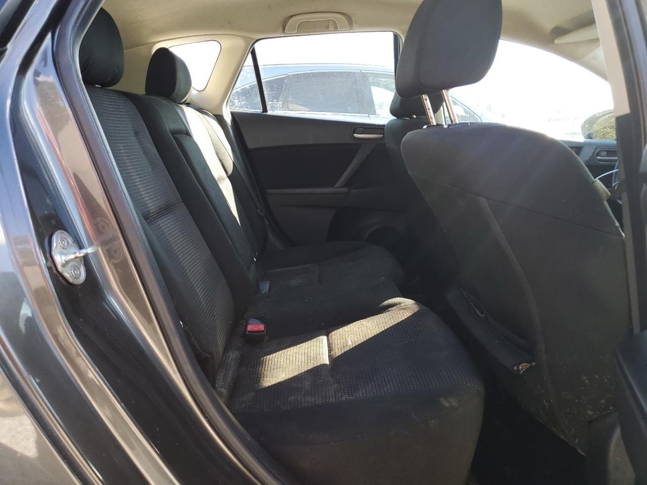 2013 Mazda 3 - Image 10