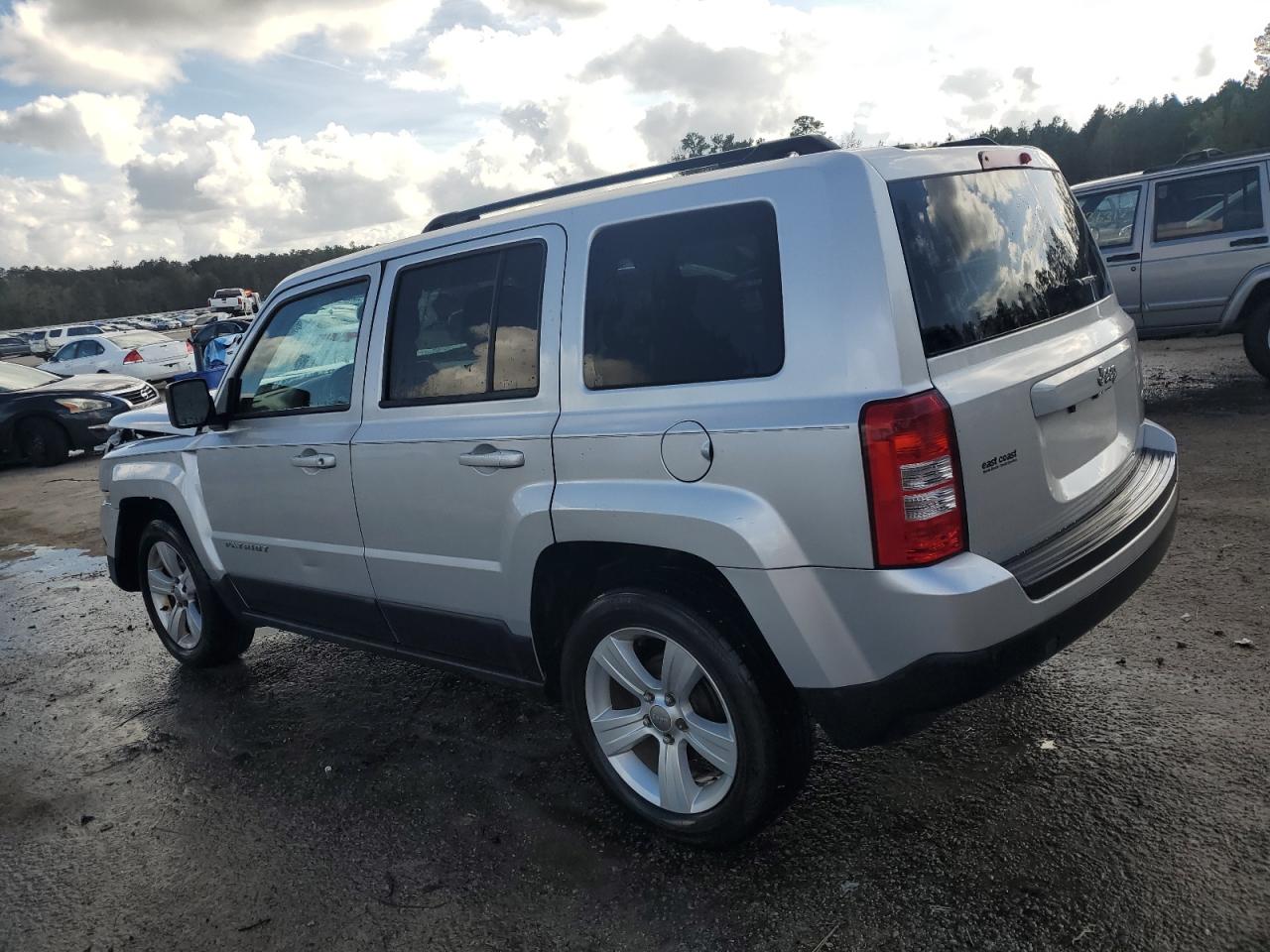 2014 Jeep Liberty (Patriot) - Image 2