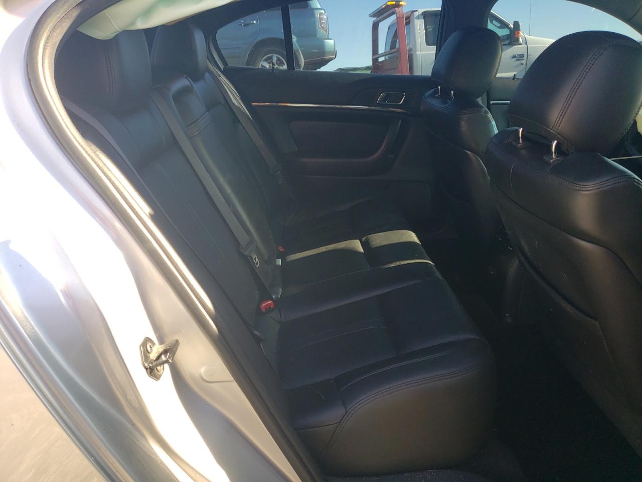 2013 Lincoln MKS - Image 10
