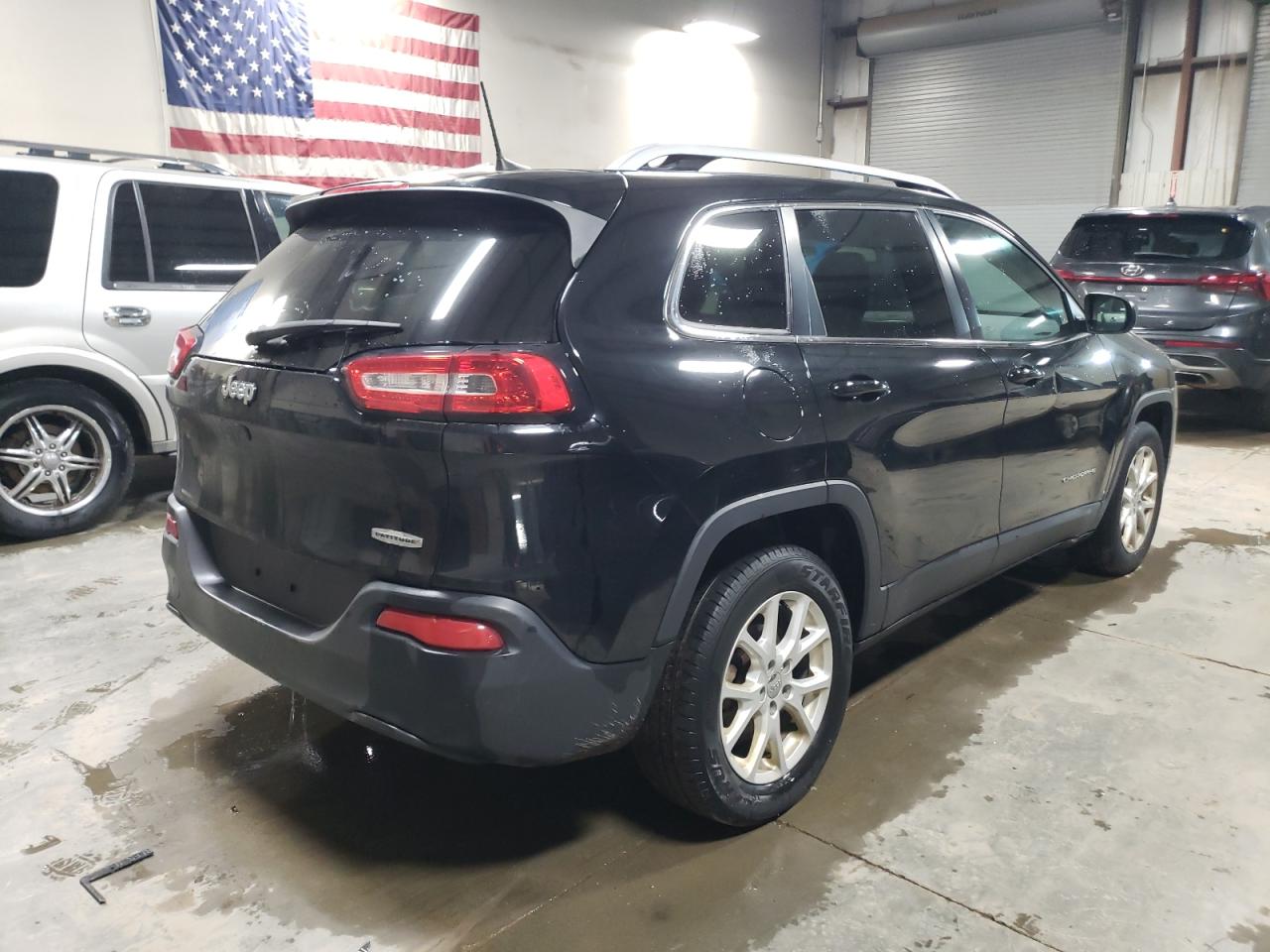 2017 Jeep Cherokee Latitude VIN: 1C4PJLCB0HD223346 Lot: 79297134