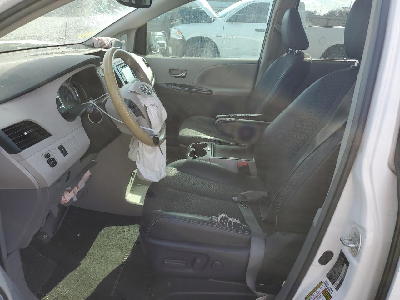 2014 Toyota Sienna - Image 7