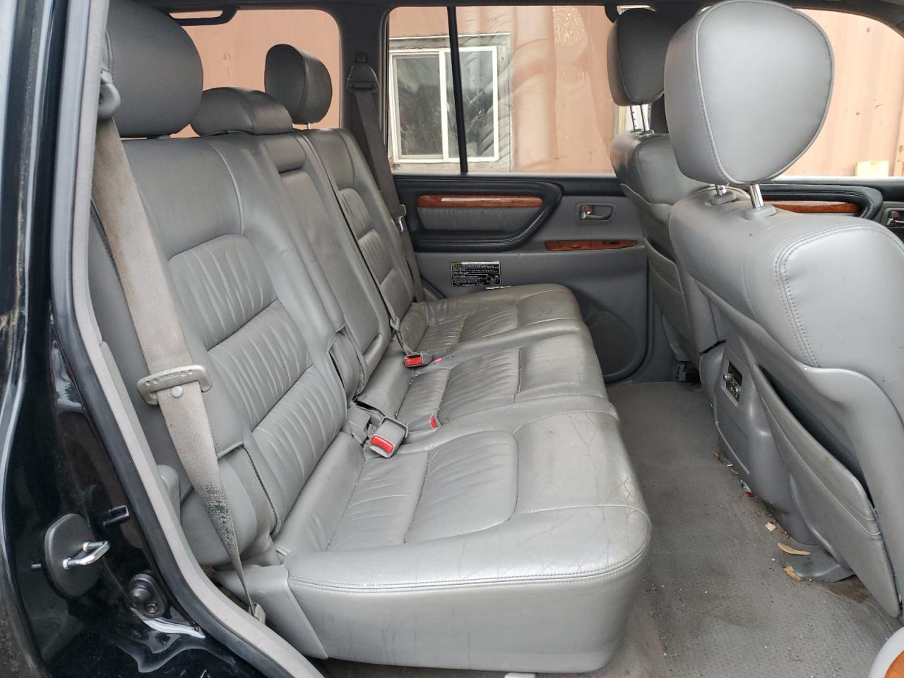 2003 Lexus LX - Image 11