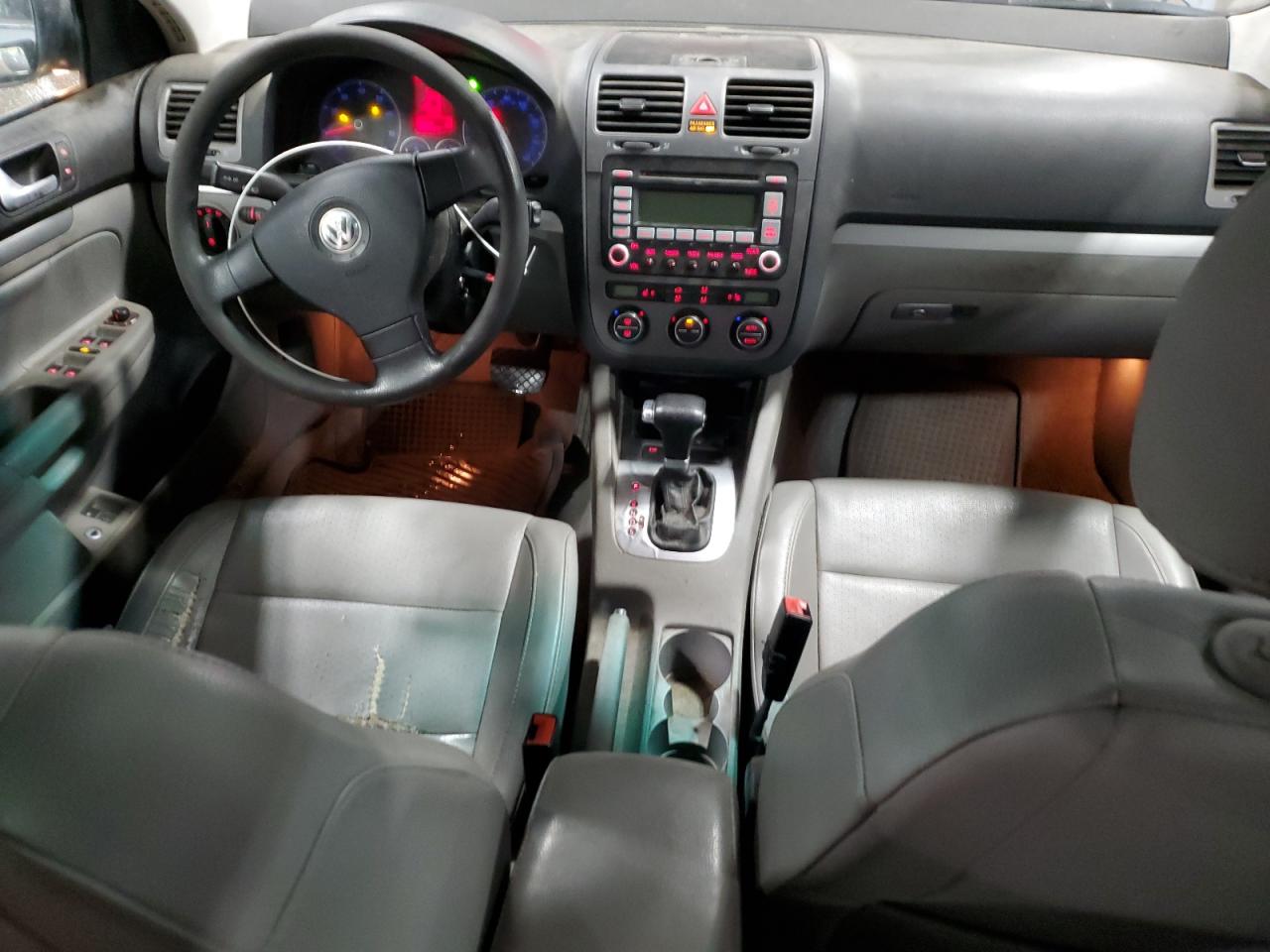 2005 Volkswagen Jetta - Image 8
