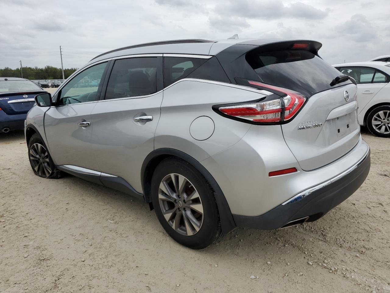 2016 Nissan Murano - Image 2
