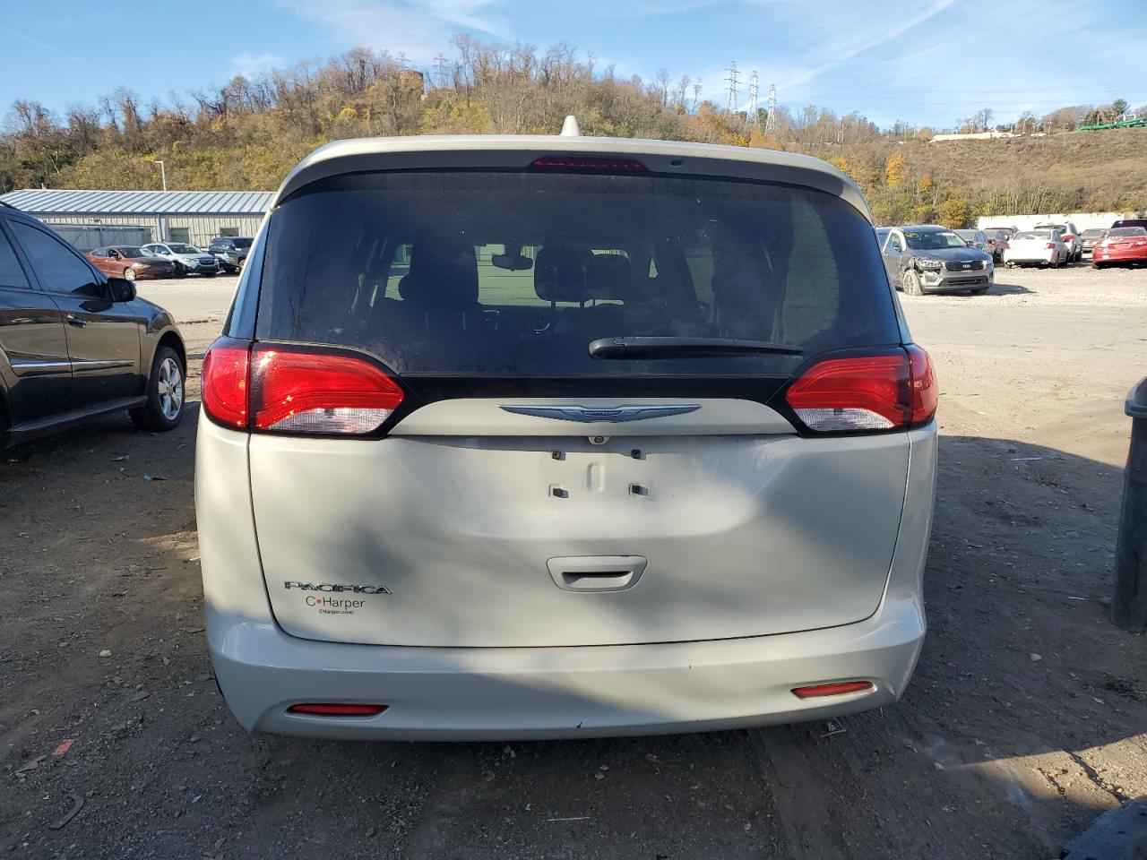 2C4RC1DG3HR744124 2017 Chrysler Pacifica Touring