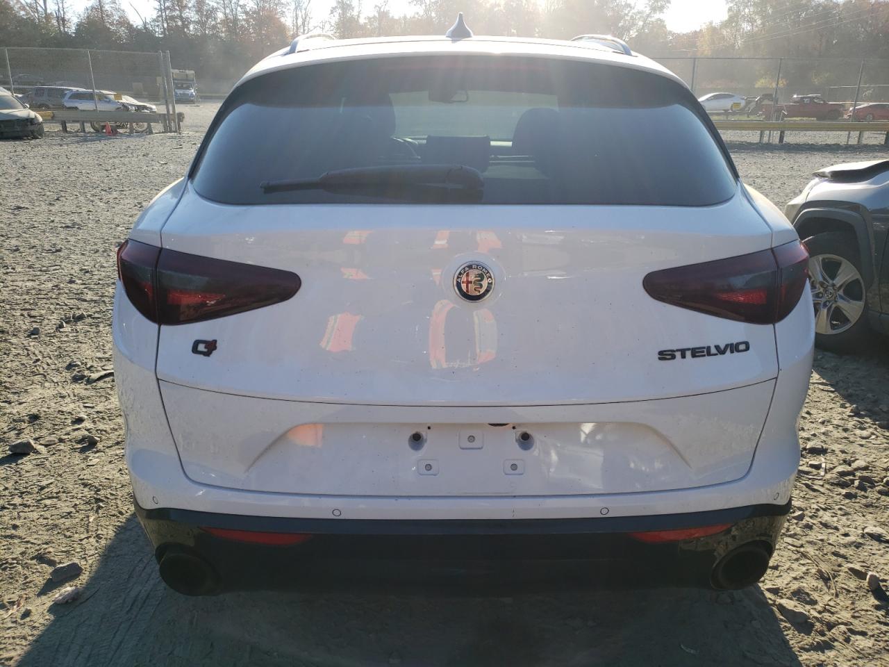 2020 Alfa Romeo Stelvio - Image 6