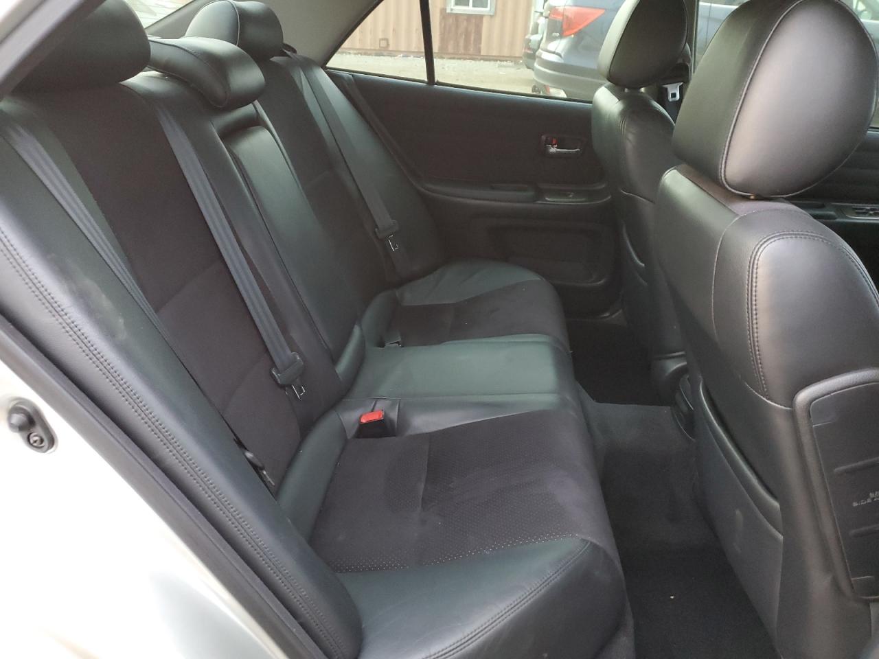 2001 Lexus IS - Image 11