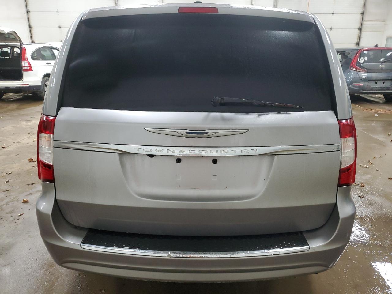 2014 Chrysler Town & Country - Image 6